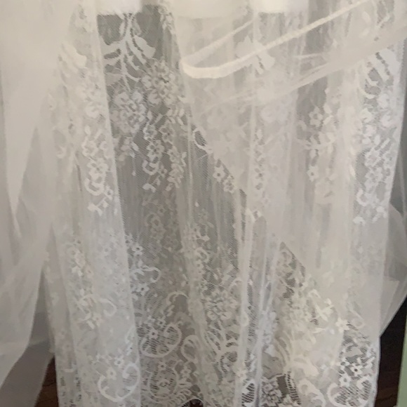 Jianshan maxi dress. White Tulle and Lace with 3D butterfly lace detail. Size 8 - Picture 5 of 9